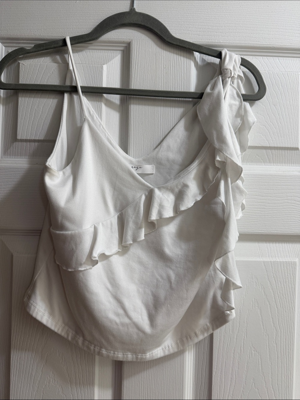 gaze White Ruffle One-Shoulder Camisole